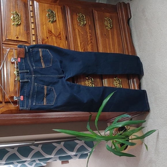 Women's Lucky Brand Jeans - Picture 3 of 9